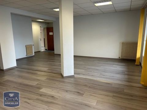A LOUER ! Grand local commercial de 106.70m&sup2; situ&eacute; &agrave; ... 700 24000 Perigueux