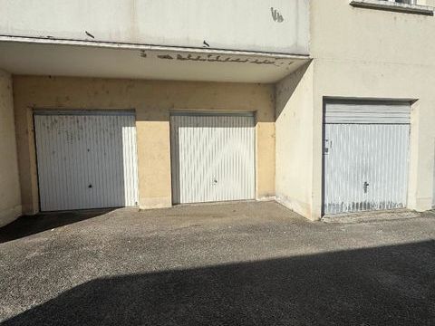 ENTREPOT/GARAGE A LOUER EN SURFACE - Situ&eacute; 18 TER AVE... 290 69150 Decines charpieu - le molard