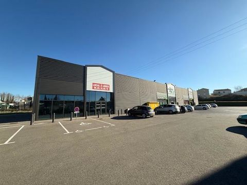 Villeneuve de Berg, entre Aubenas et Montélimar Local... 3020 07170 Villeneuve de berg