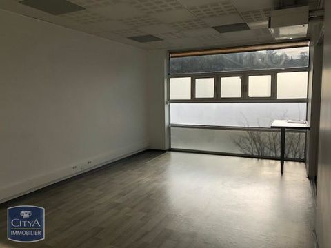 Local professionnel à louer de 29m2 environ. Le local... 350 24200 Sarlat