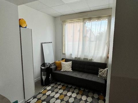 &Agrave; LOUER : Local professionnel situ&eacute; &agrave; Arpajon, dans l... 506 91290 Arpajon