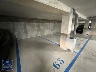  Parking / Garage � louer 