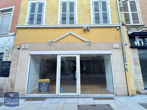 RUE PHILIBERT LAGUICHE - MACON Local commercial de 57... 800 71000 Macon