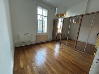  Appartement � louer 4 pi�ces 130 m�