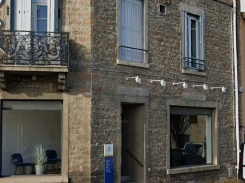 Local &agrave; Louer situ&eacute; Place Saint Cl&eacute;ment &agrave; MACON, disp... 550 71000 Macon