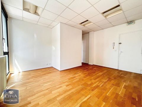 A LOUER - LOCAL COMMERCIAL - Au premier &eacute;tage d'un im... 373 77186 Noisiel
