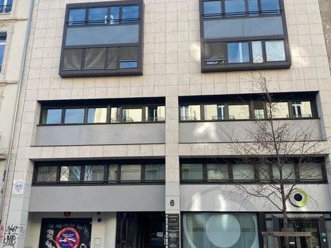 LOCAL PROFESSIONNEL / BUREAUX 150 m&sup2; environ - 1 park... 2500 38000 Grenoble