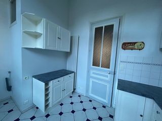  Appartement � louer 4 pi�ces 130 m�