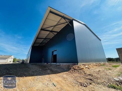 &Agrave; LOUER, 2800 � HT hors charges + 76 � HT de charges ... 2800 30150 Roquemaure