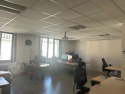 TOURS CENTRE - Proche gare -plateau de bureaux de 270... 3750 37000 Tours