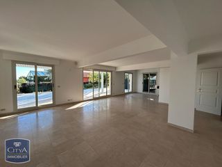  Appartement � louer 5 pi�ces 215 m�