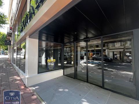 A LOUER local commercial &agrave; SAINTES, Cours National de... 3000 17100 Saintes