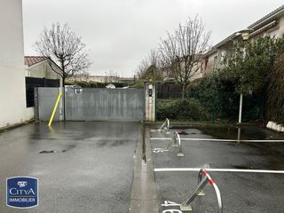  Parking / Garage � louer 8 m�