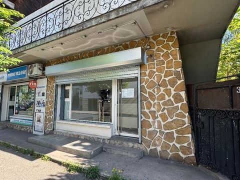 LOCAL COMMERCIAL, 22 M2 VAULX-EN-VELIN VILLAGE - A la... 550 69120 Vaulx en velin