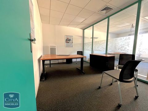 &Agrave; LOUER : Local professionnel situ&eacute; dans la ville de ... 3000 18000 Bourges