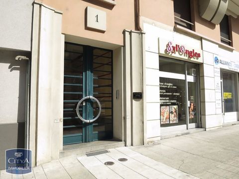 &Agrave; LOUER ! Bienvenue dans votre futur local commercial... 557 38000 Grenoble