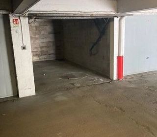  Parking / Garage � louer 