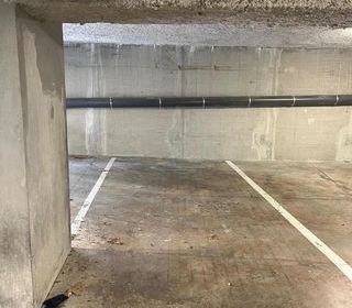  Parking / Garage � louer 