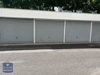  Parking / Garage � louer 