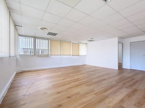 AEROPORT ZAC TORREMILA / Bureaux s&eacute;curis&eacute;s de 70m&sup2; av... 890 66000 Perpignan