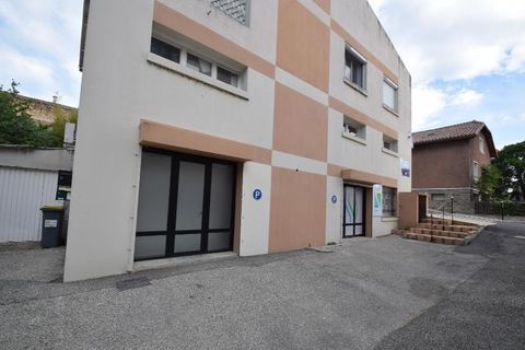 AUBENAS CENTRE VILLE LOCAL COMMERCIAL : Avec une surf... 920 07200 Aubenas