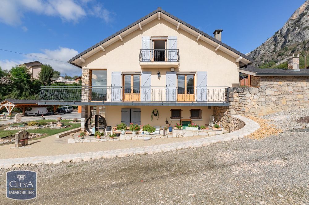 � vendre  Maison Surba (09400)