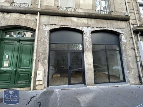 VENTE de local commercial enti&egrave;rement r&eacute;nov&eacute; &agrave; Saint-... 90000 42100 Saint-�tienne