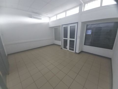 VENTE d'un local professionnel de 56 m² en plein cent... 106000 97421 Saint-louis