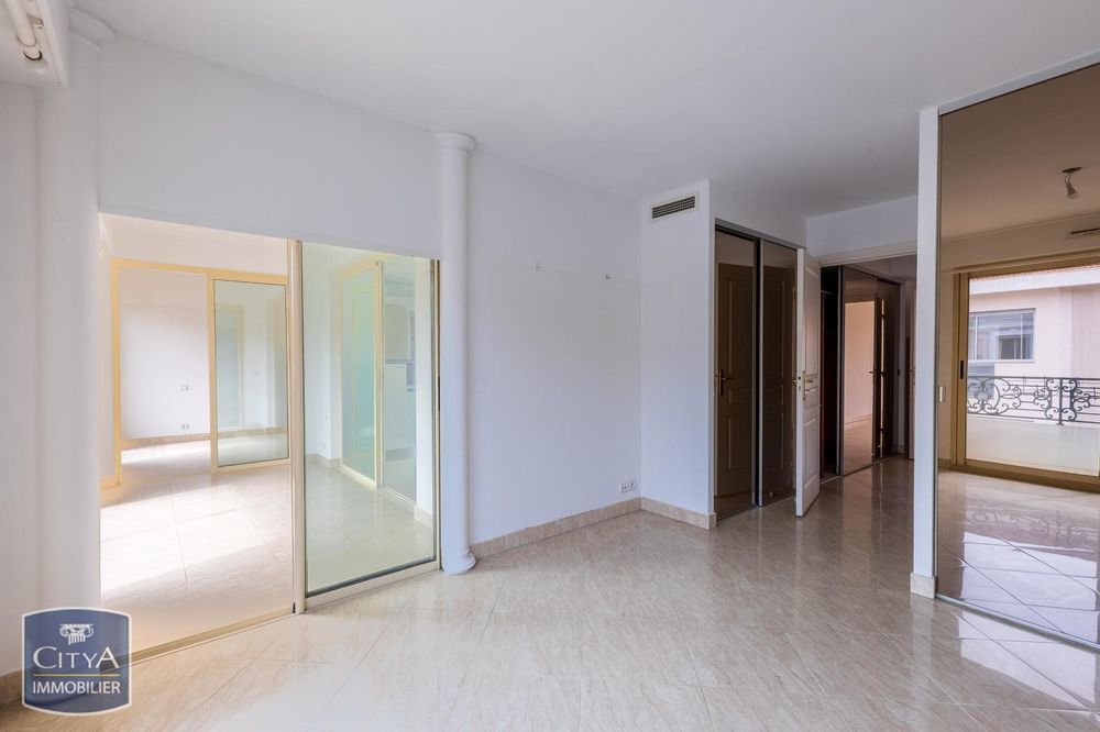 � vendre  Appartement Sanary-sur-Mer (83110)