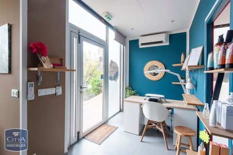 VENTE d'un local commercial de 52 m&sup2; &agrave; Istres (13800)... 143000 13800 Istres