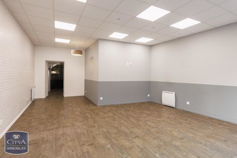 Local commercial de 81 m&sup2; id&eacute;alement situ&eacute; en plein c... 90000 63200 Riom