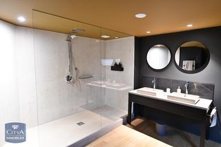  Immeuble � vendre 208 m�