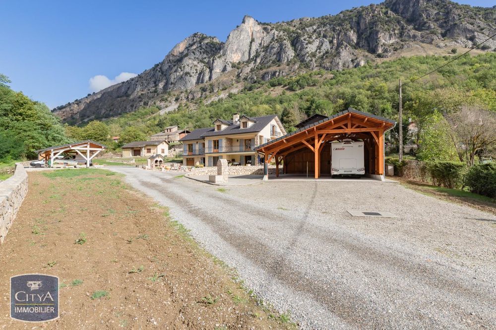 � vendre  Maison Surba (09400)