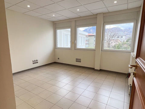 Bureaux 233 m2 381600 74300 Cluses