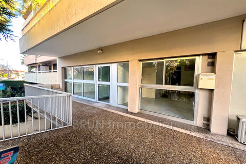 professionnel murs local professionnel 178500 06600 Antibes