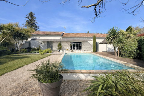   Maison de charme d�but XXe avec piscine et jardin Maison - 4 pi�ce(s) - 160 m�