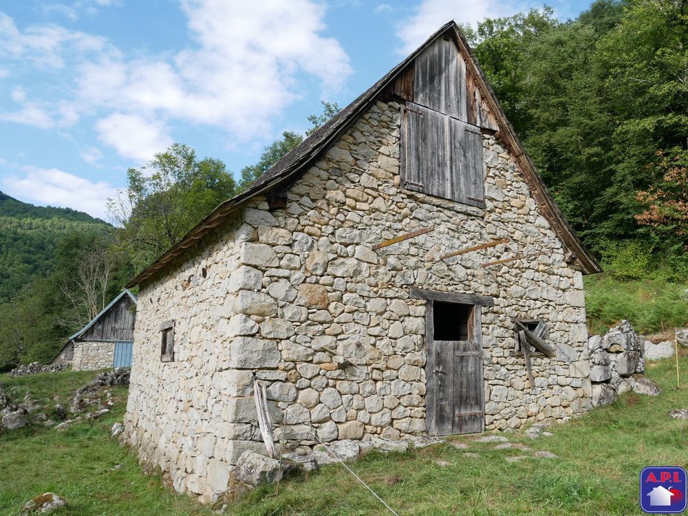 ARIEGE PYRENEES IMMOBILIER  Maison 2 pièce(s) 73 m² Uchentein (09) à