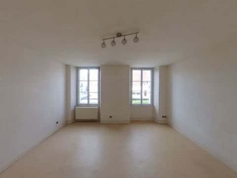  Votre agence France Loire vous propose cet APPARTEMENT sur la commune de CHARENTON-DU-CHER. Appartement - 2 pi�ce(s) - 63 m�