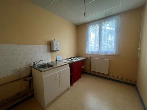 Venez implanter votre activit&eacute; sur la commune de St- Amand-Montrond dans un local de 50m2, modulable et facilement accessible. 474 18200 St amand montrond