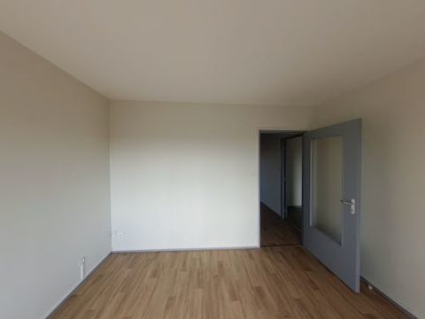   T4 dans village proche de Vierzon et Mehun Appartement - 4 pi�ce(s) - 81 m�