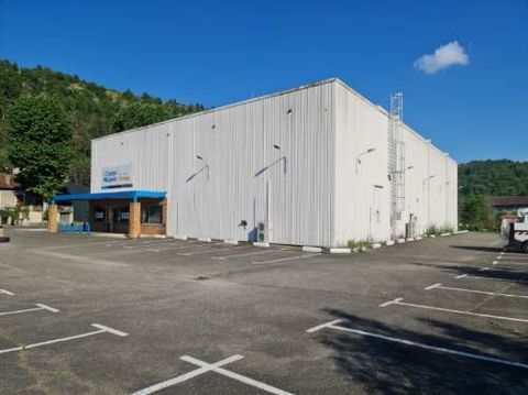 Local commercial 1200 m² 10000 46000 Cahors