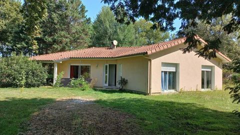   Maison de plain-pied: entr�e, s�jour, 3 chambres, bureau, garage, terrain clos. Maison - 5 pi�ce(s) - 115 m�