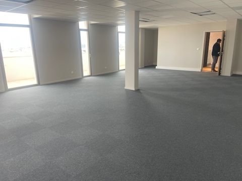 &Agrave; louer, un local d'une surface de 99m&sup2; &agrave; Aix en Prov... 2477 13100 Aix en provence