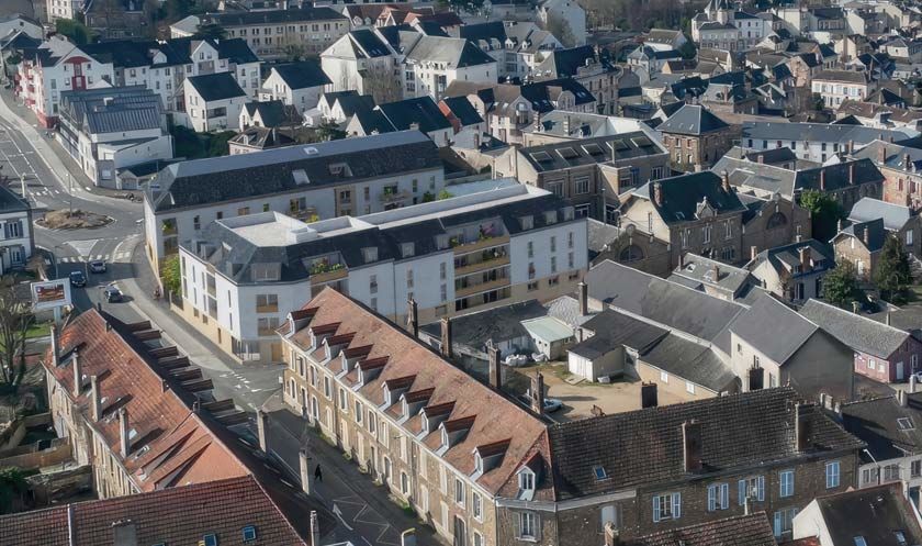 UN BRASSEUR D'AIR POSÉ OFFERT (*) dans chaque chambre de....
