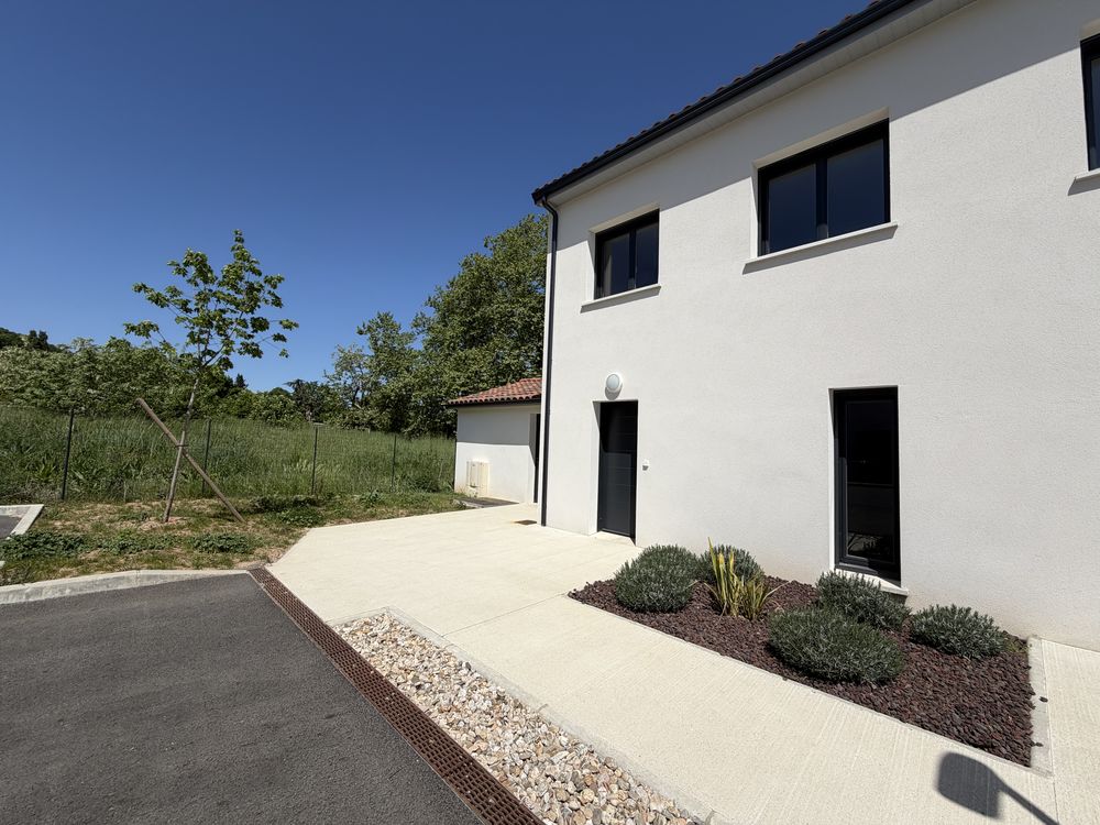 À Puygouzon, la résidence " Les Loges du Castel " propos....