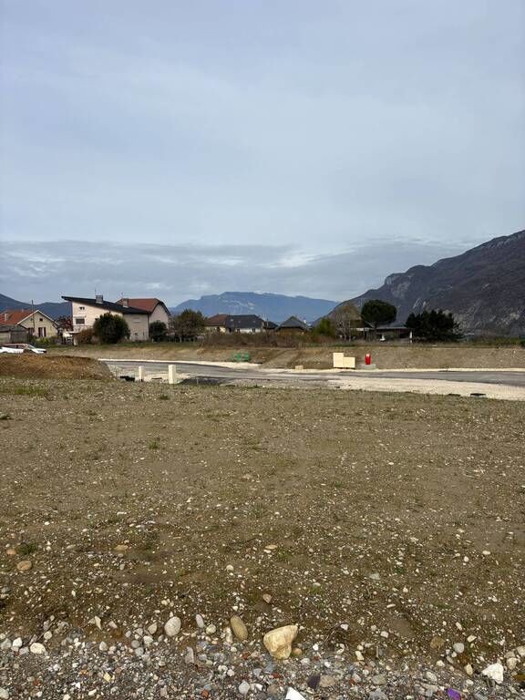 Maisons neuves   Brison-Saint-Innocent (73100)