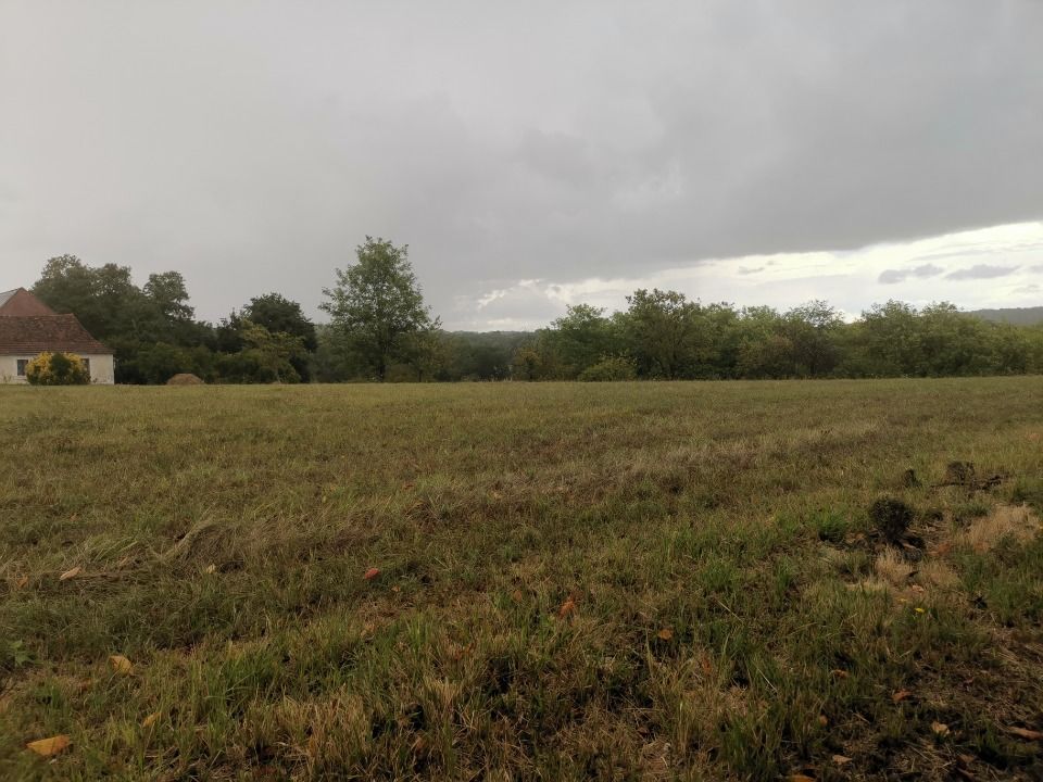 TERRAIN À CONSTRUIRE DE 1400 M² À NOTRE-DAME-DE-SANILHAC....