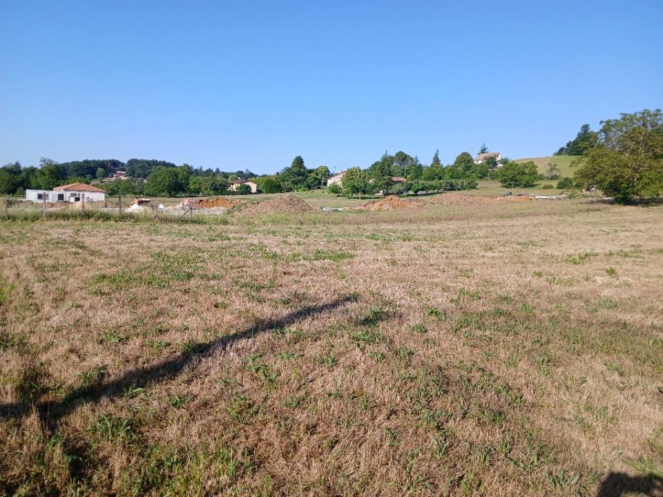 TERRAIN À CONSTRUIRE DE 819 M² IDÉALEMENT SITUÉ À SAINT-....