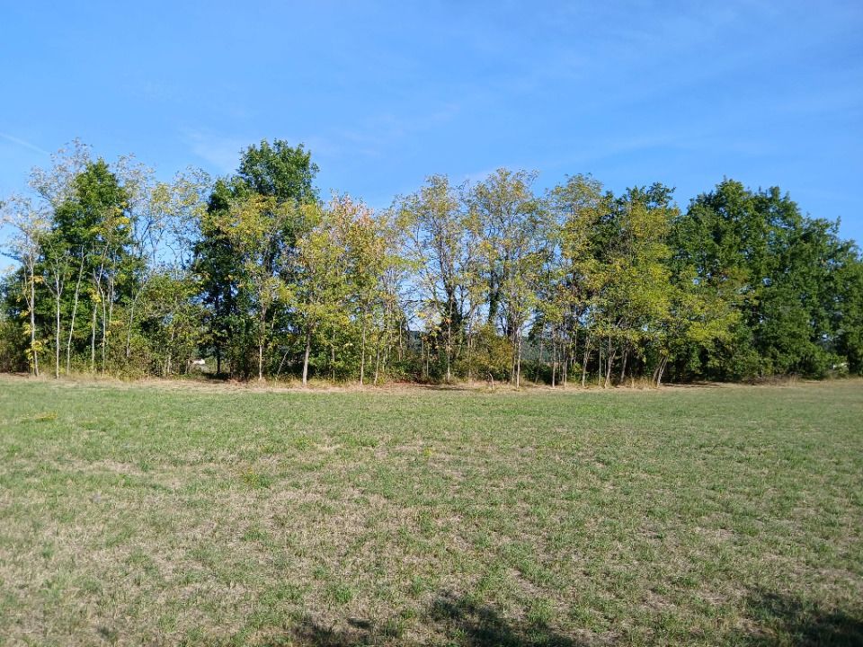 TERRAIN À CONSTRUIRE DE 1900 M² EN EMPLACEMENT PRIVILÉGI....