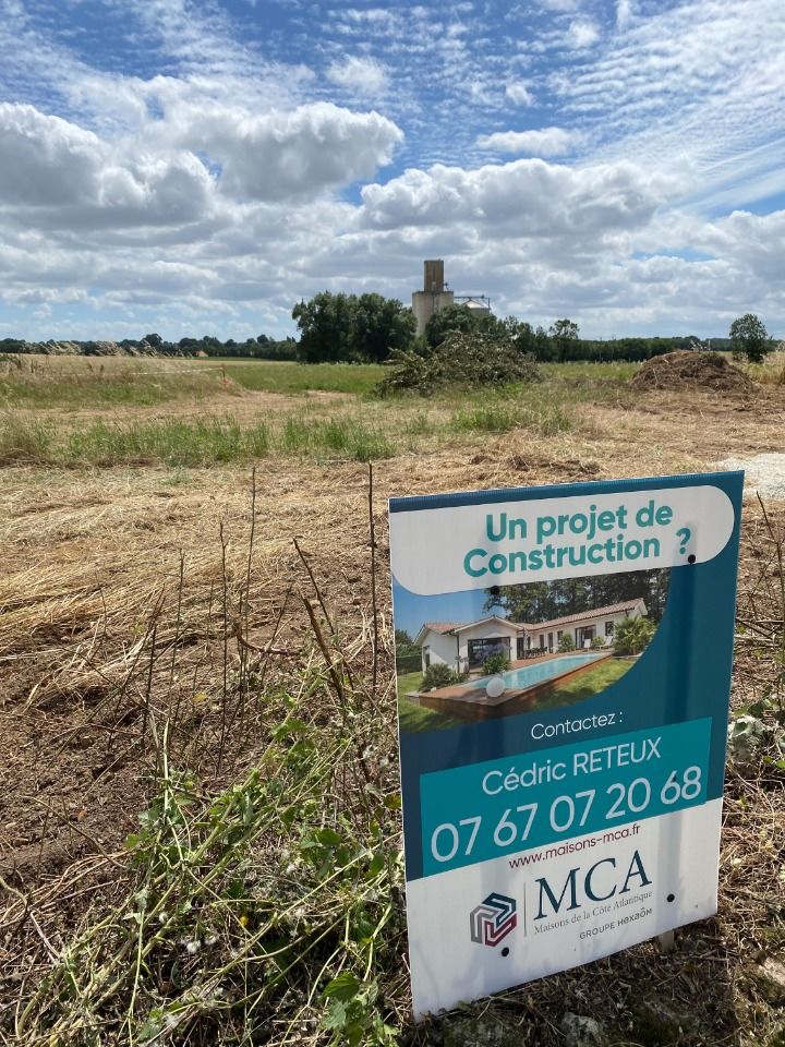 ?? Terrain constructible à Corme-Royal - 617 m² - 80 210....